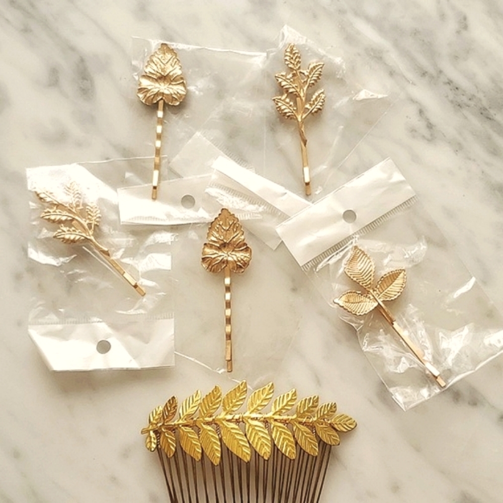 Set of golden hair ornaments